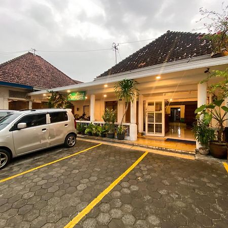 Parikesit Guest House Yogyakarta Exterior foto