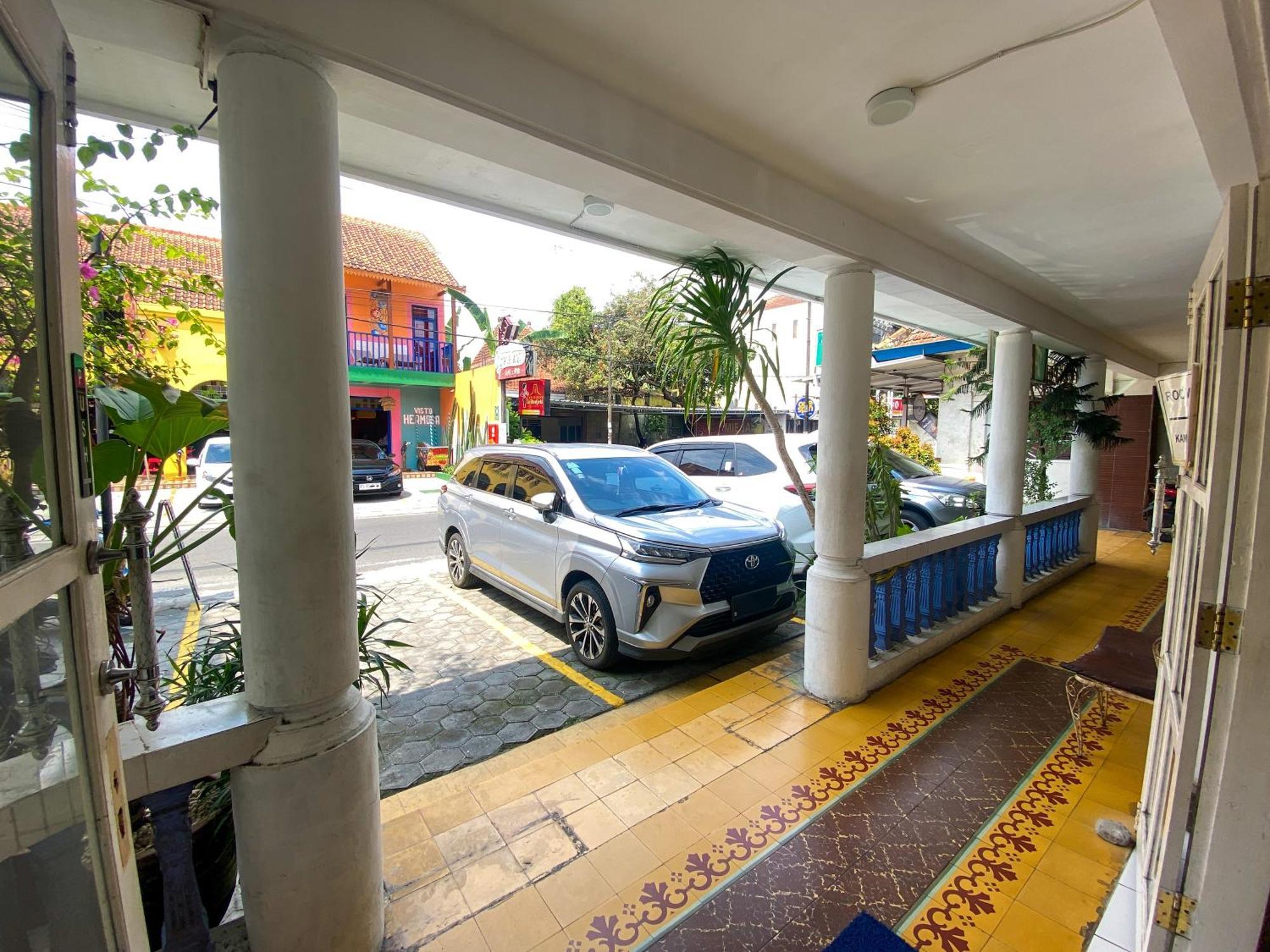 Parikesit Guest House Yogyakarta Exterior foto