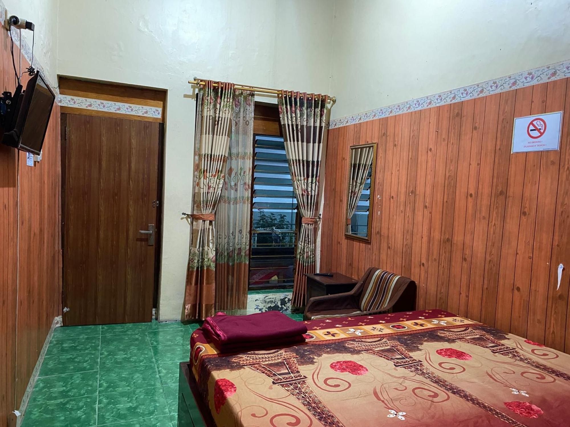 Parikesit Guest House Yogyakarta Exterior foto