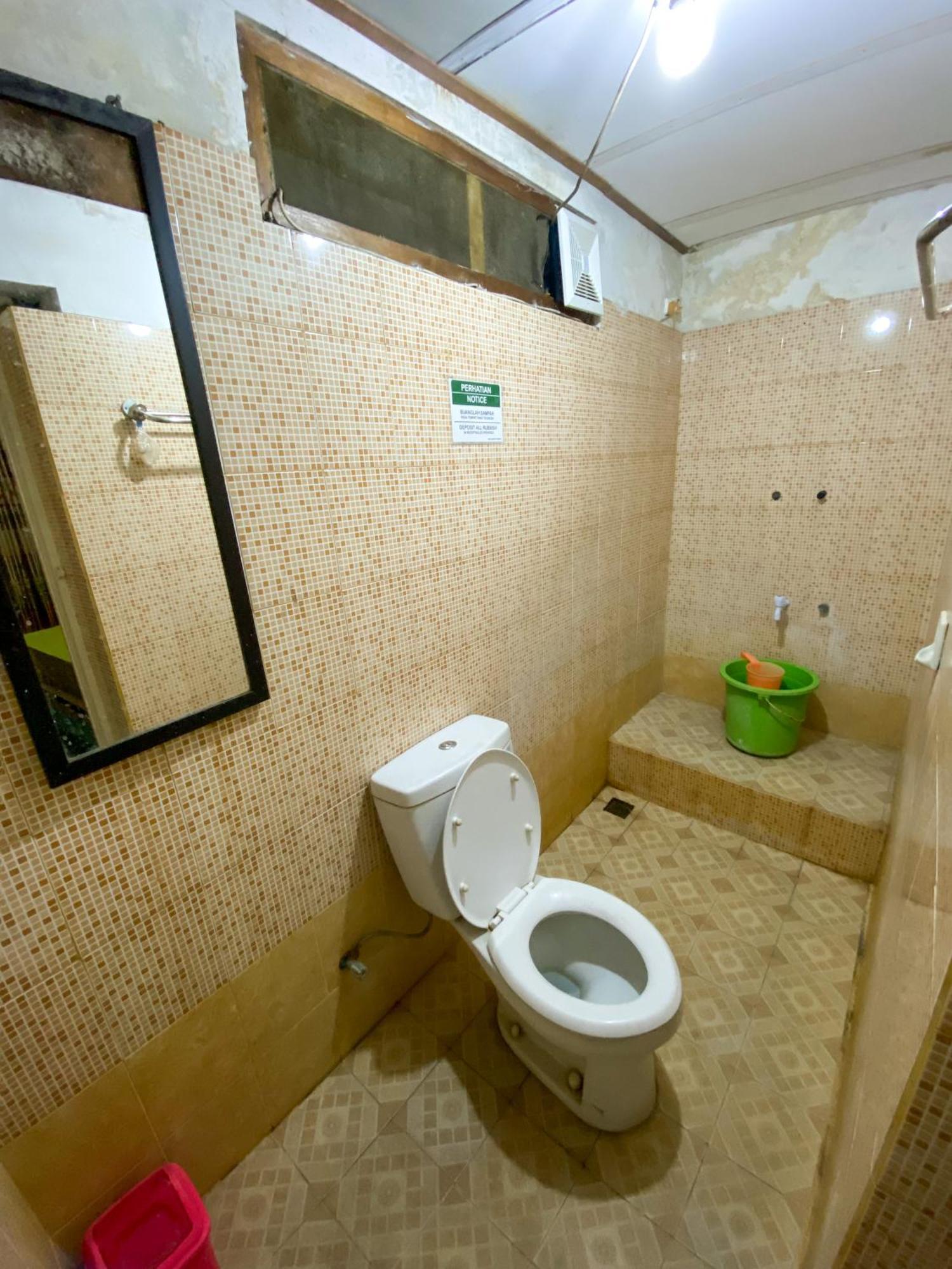 Parikesit Guest House Yogyakarta Exterior foto